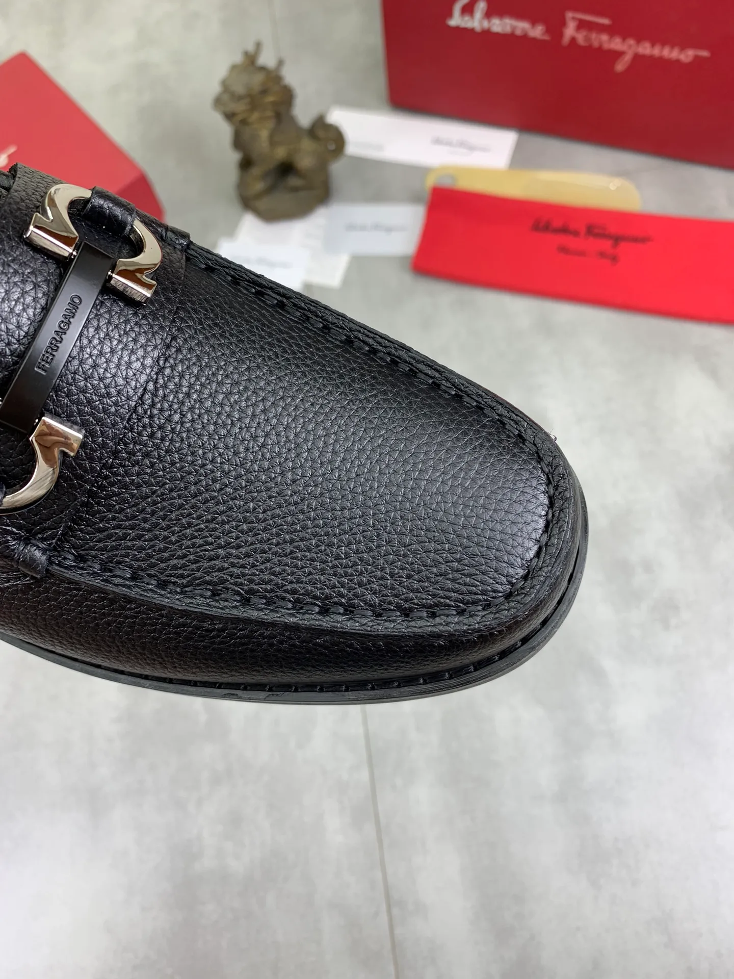 Men's Men's Shoes 💰P460💰[New Style] Water-dyed Niuli 🆘[Salvatore Ferragamo] Ferragamo's latest casual business leather shoes for men! Available at counters simultaneously! The fabric is made of specially imported original calfskin, the lining is made of imported water-dyed cowhide, and the original combination outsole is absolutely luxurious and leads the fashion trend. Matching code: 38-45; 3️⃣ colors available